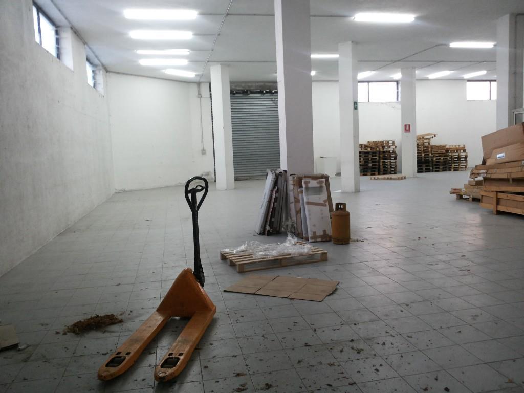 locale commerciale in vendita a Nuoro in zona Centro Storico