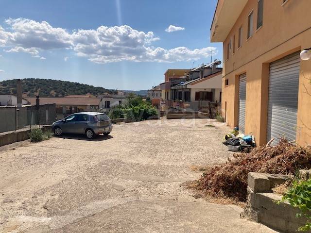 locale commerciale in vendita a Nuoro