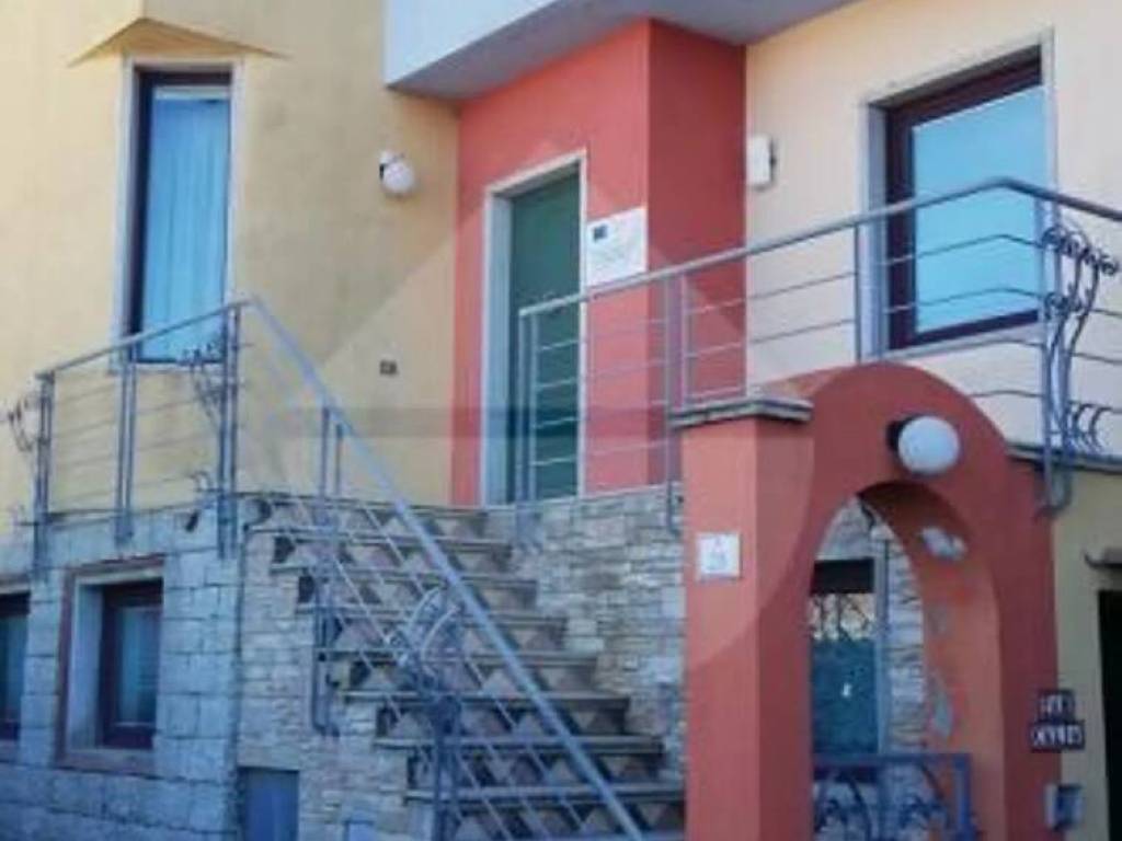 casa indipendente in vendita a Nuoro in zona Lollove