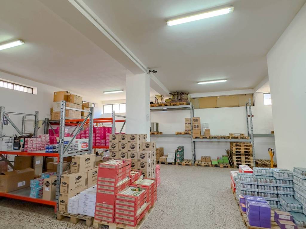 negozio in vendita a Nuoro in zona Lollove