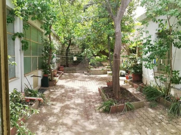 casa indipendente in vendita a Nuoro in zona Lollove