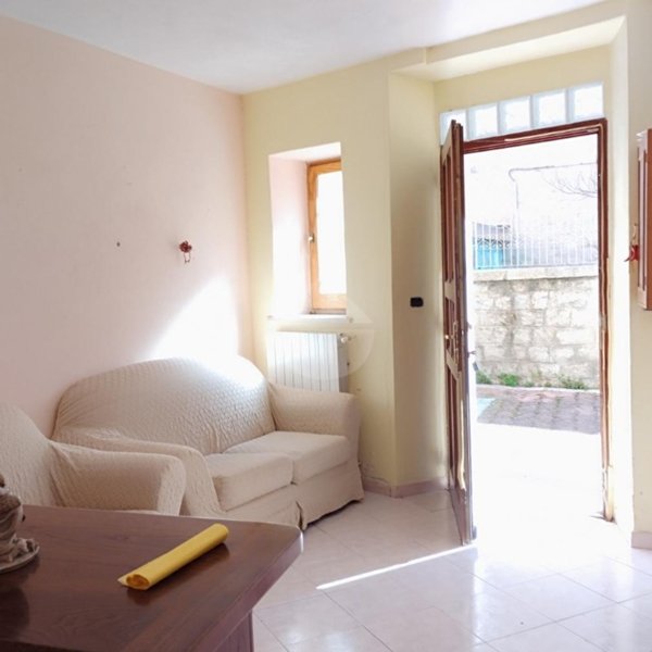 casa indipendente in vendita a Nuoro