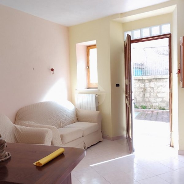 casa indipendente in vendita a Nuoro