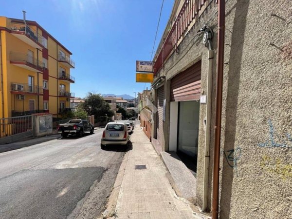 locale commerciale in vendita a Nuoro