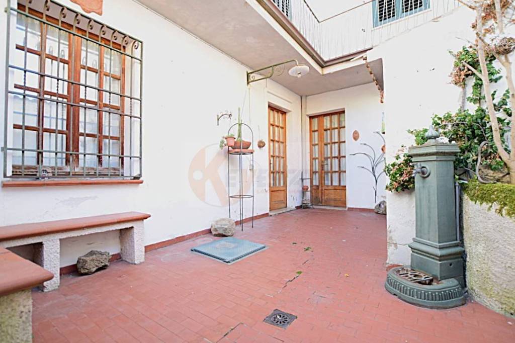 casa indipendente in vendita a Nuoro in zona Centro Storico