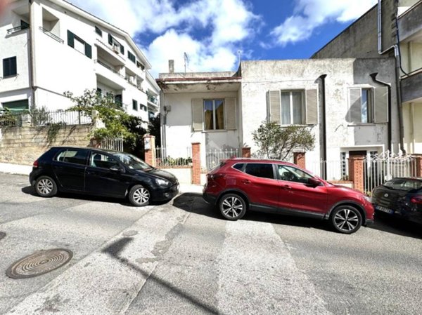casa indipendente in vendita a Nuoro