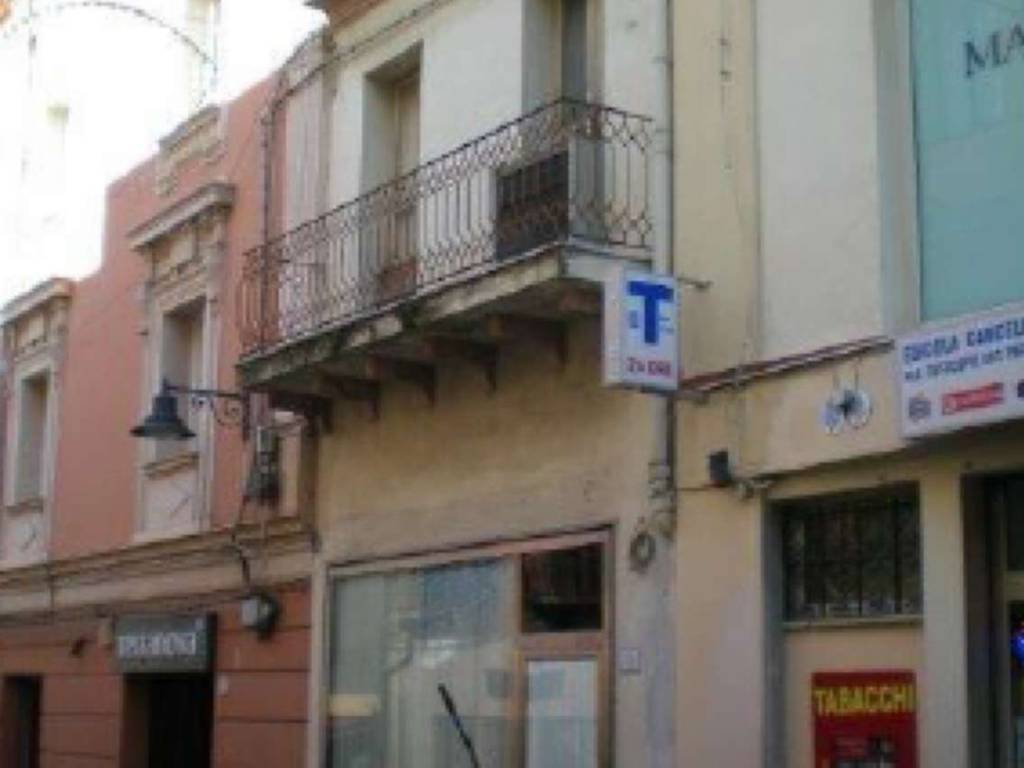 locale commerciale in vendita a Nuoro in zona Centro Storico