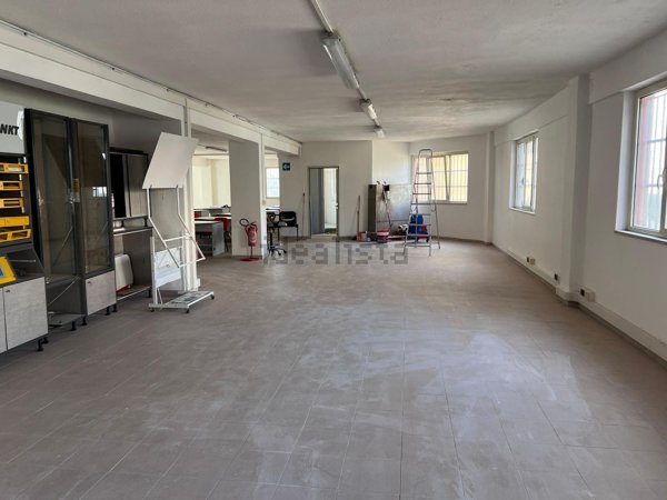 negozio in vendita a Nuoro in zona Mughina