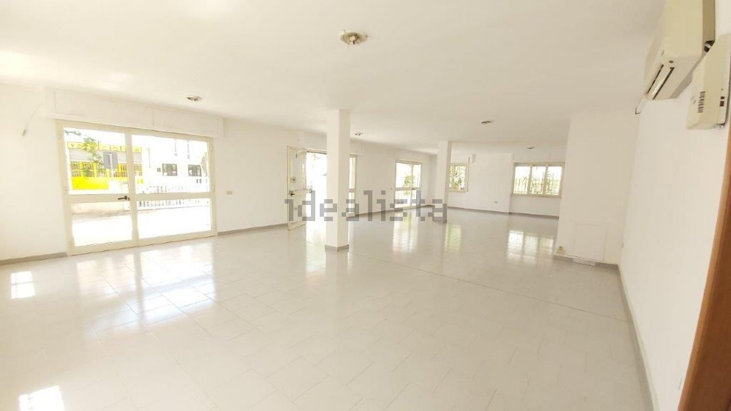 locale commerciale in vendita a Nuoro