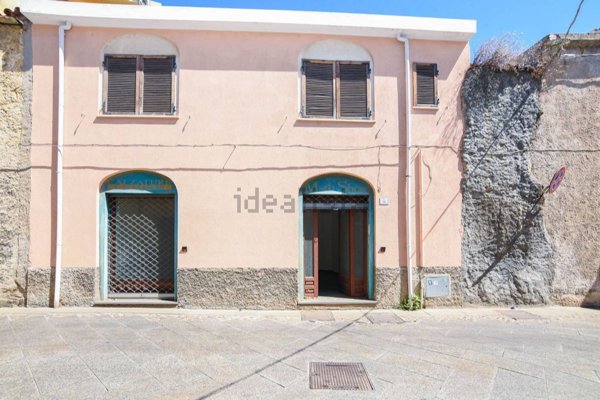 locale commerciale in vendita a Nuoro in zona Centro Storico