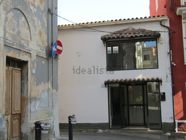locale commerciale in vendita a Nuoro in zona Centro Storico