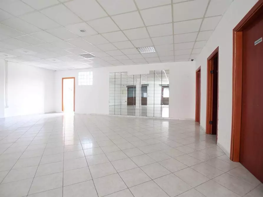 locale commerciale in vendita a Nuoro