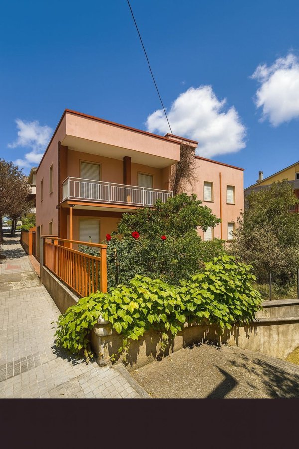 casa indipendente in vendita a Nuoro