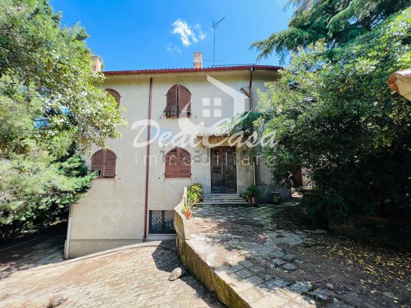 casa indipendente in vendita a Nuoro