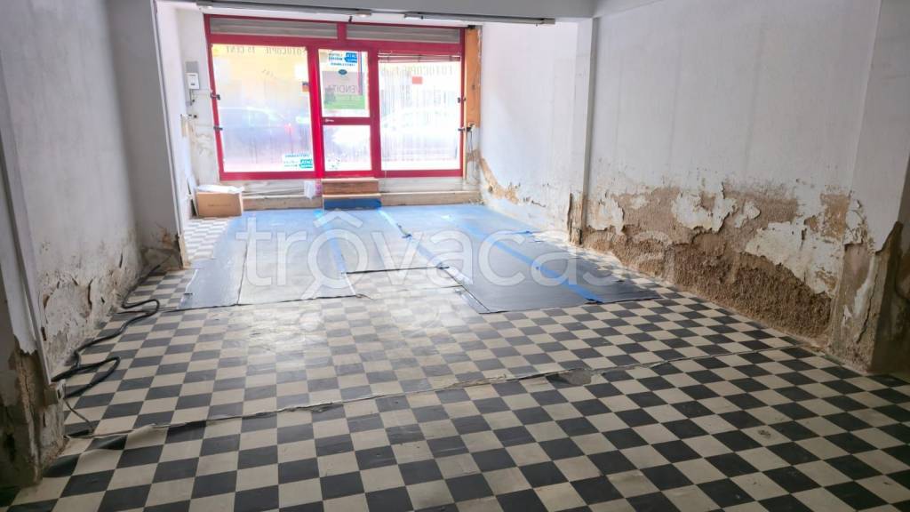 negozio in vendita a Nuoro in zona Centro Storico