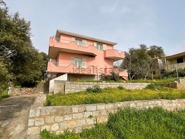 casa indipendente in vendita a Nuoro in zona Città Giardino