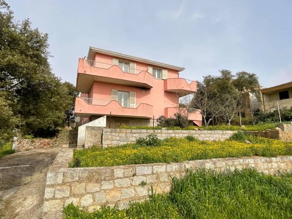 casa indipendente in vendita a Nuoro in zona Città Giardino