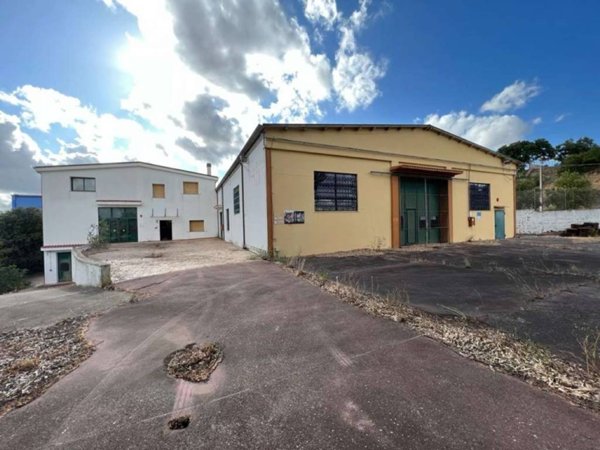 locale commerciale in vendita a Nuoro in zona Prato Sardo