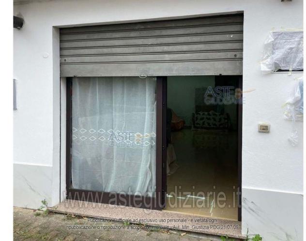 negozio in vendita a Nuoro in zona Centro Storico