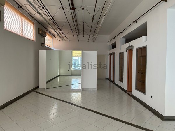 locale commerciale in vendita a Nuoro