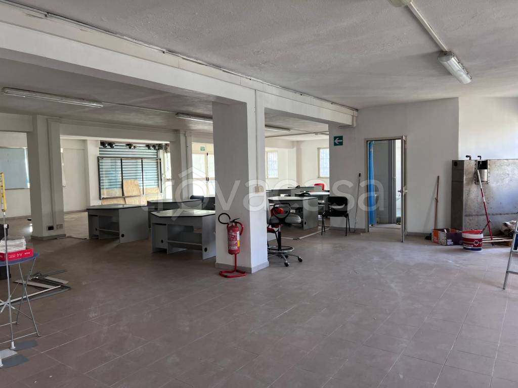 negozio in vendita a Nuoro in zona Mughina