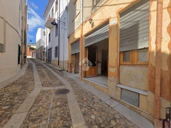 locale commerciale in vendita a Nuoro