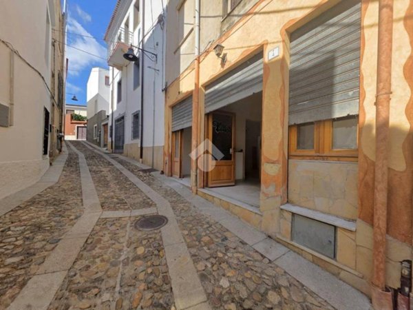 locale commerciale in vendita a Nuoro