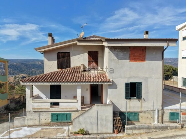 appartamento in vendita a Nuoro in zona Lollove