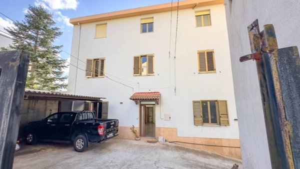 casa indipendente in vendita ad Oliena