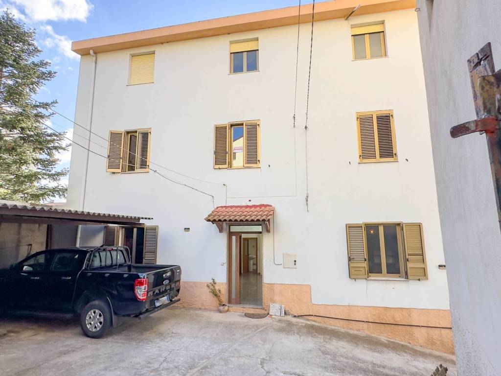 casa indipendente in vendita ad Oliena