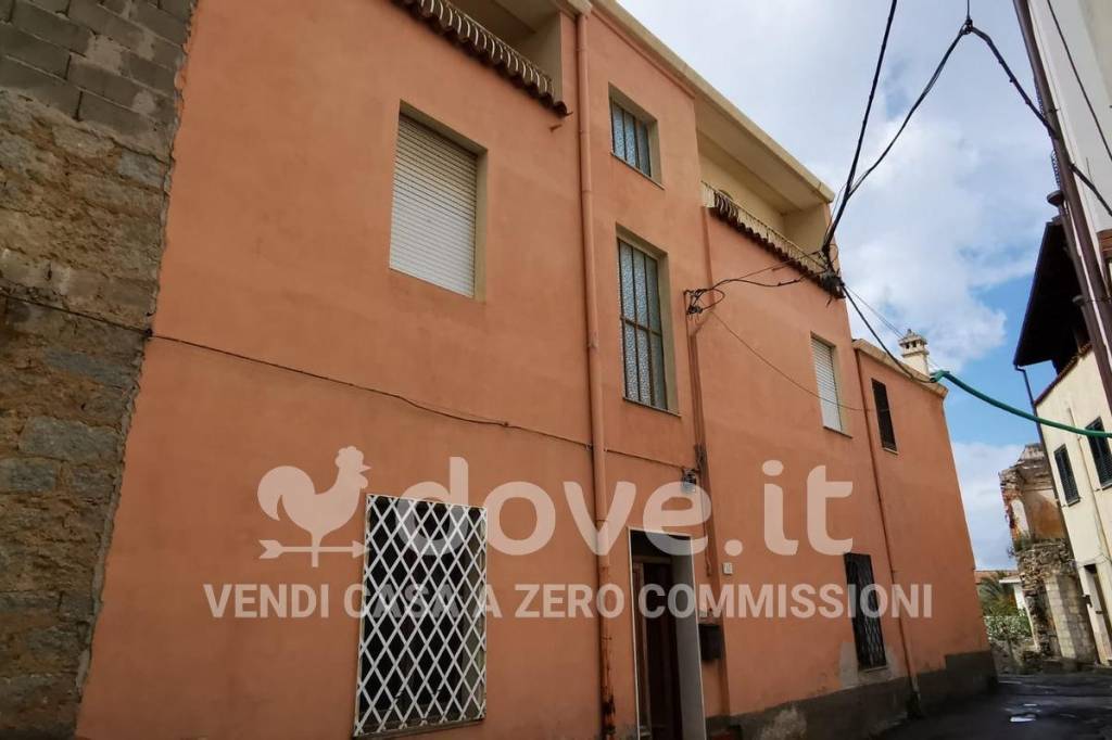 casa indipendente in vendita ad Oliena