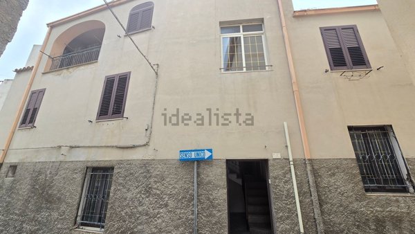casa indipendente in vendita ad Oliena