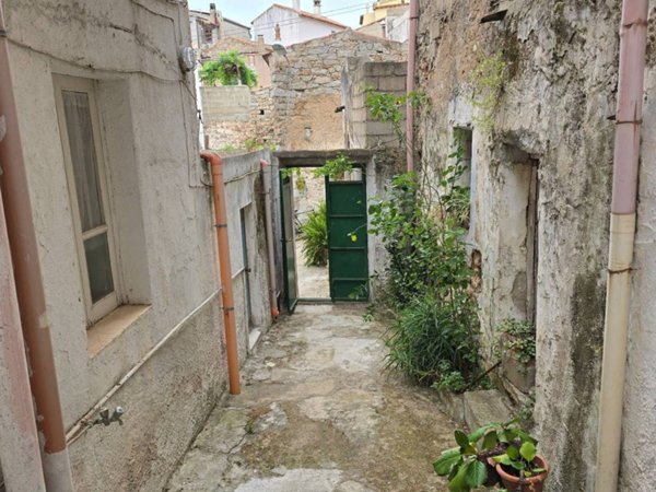 casa indipendente in vendita ad Oliena