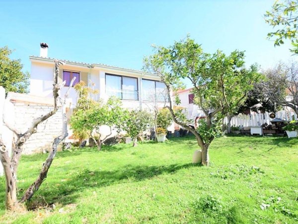 casa indipendente in vendita ad Orosei in zona Sos Alinos