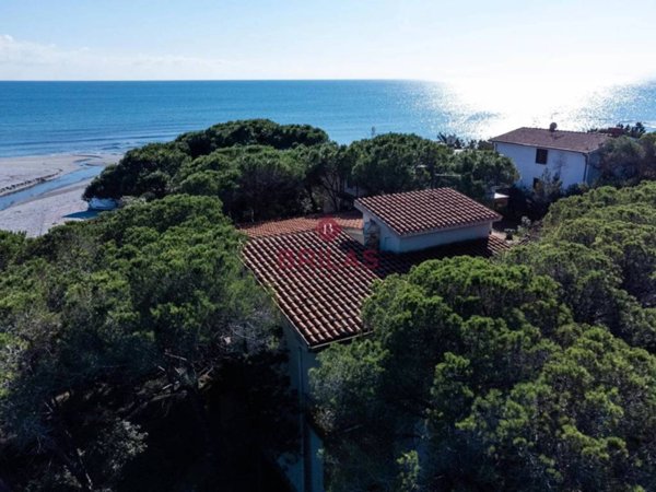 casa indipendente in vendita ad Orosei