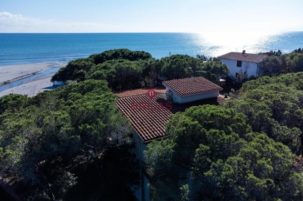 casa indipendente in vendita ad Orosei