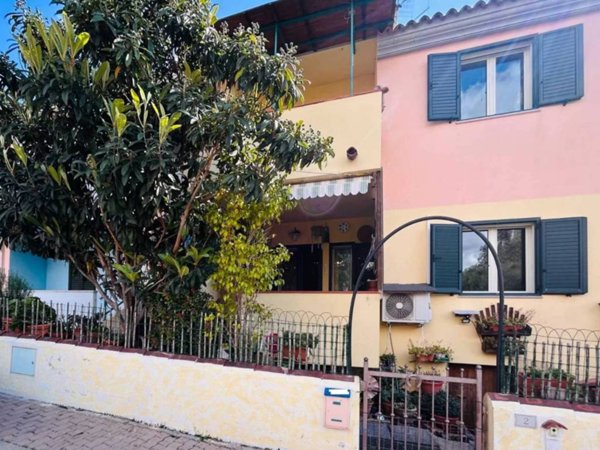 appartamento in vendita ad Orosei in zona Sos Alinos