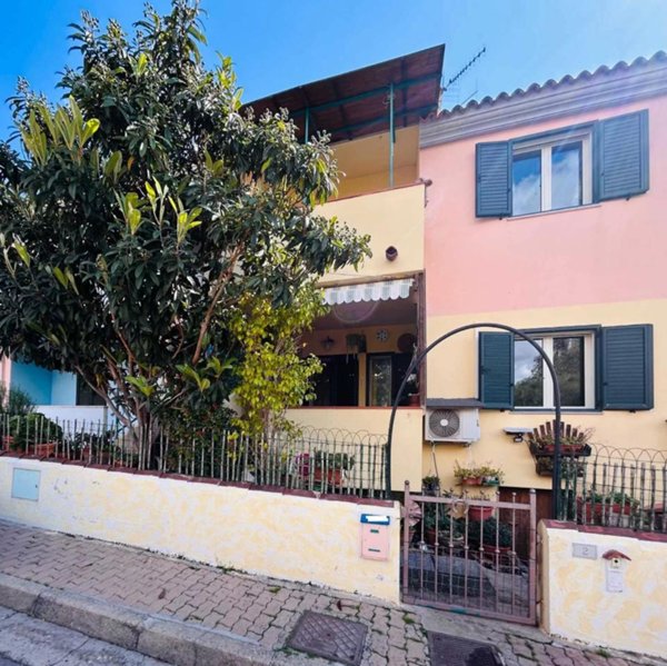 appartamento in vendita ad Orosei in zona Sos Alinos