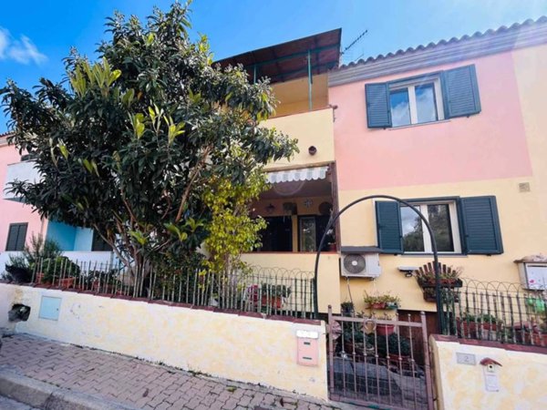 appartamento in vendita ad Orosei in zona Sos Alinos