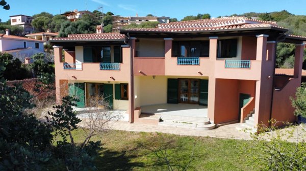 casa indipendente in vendita ad Orosei