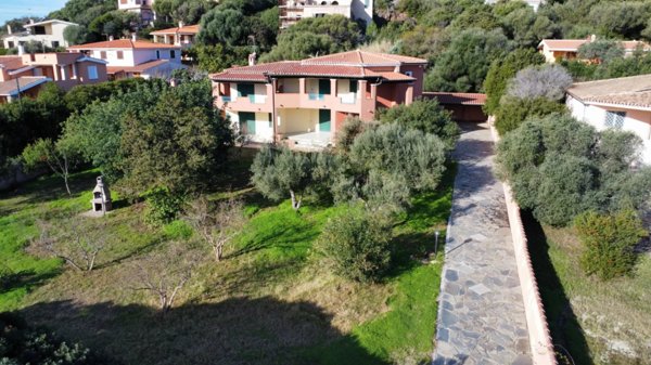 casa indipendente in vendita ad Orosei
