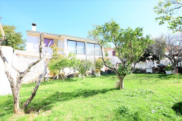 casa indipendente in vendita ad Orosei in zona Sos Alinos