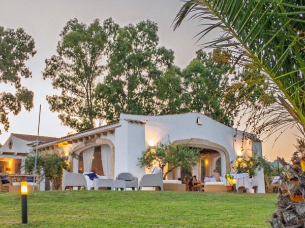 intera palazzina in vendita ad Orosei