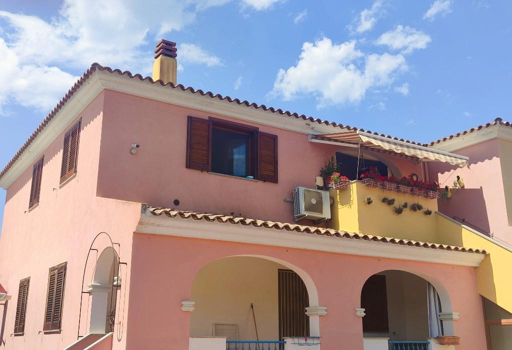 appartamento in vendita ad Orosei in zona Sos Alinos