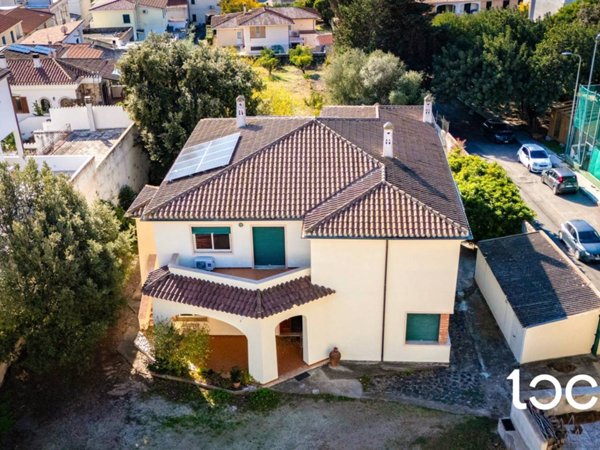 casa indipendente in vendita ad Orosei