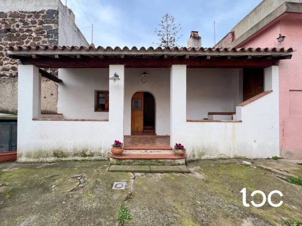 casa indipendente in vendita ad Orosei