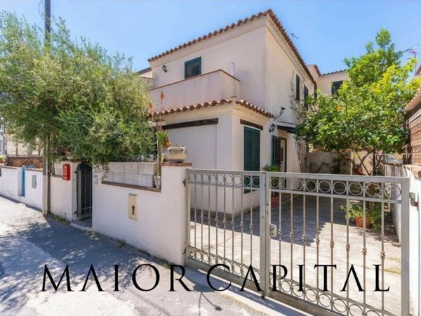 casa indipendente in vendita ad Orosei