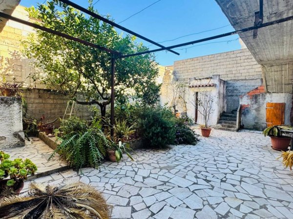 casa indipendente in vendita ad Orosei
