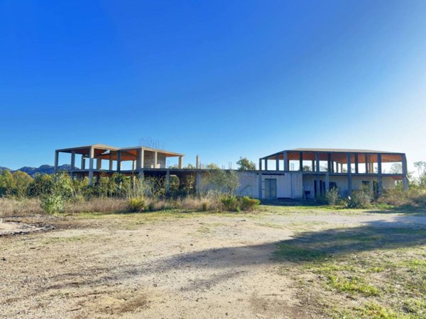 intera palazzina in vendita ad Orosei