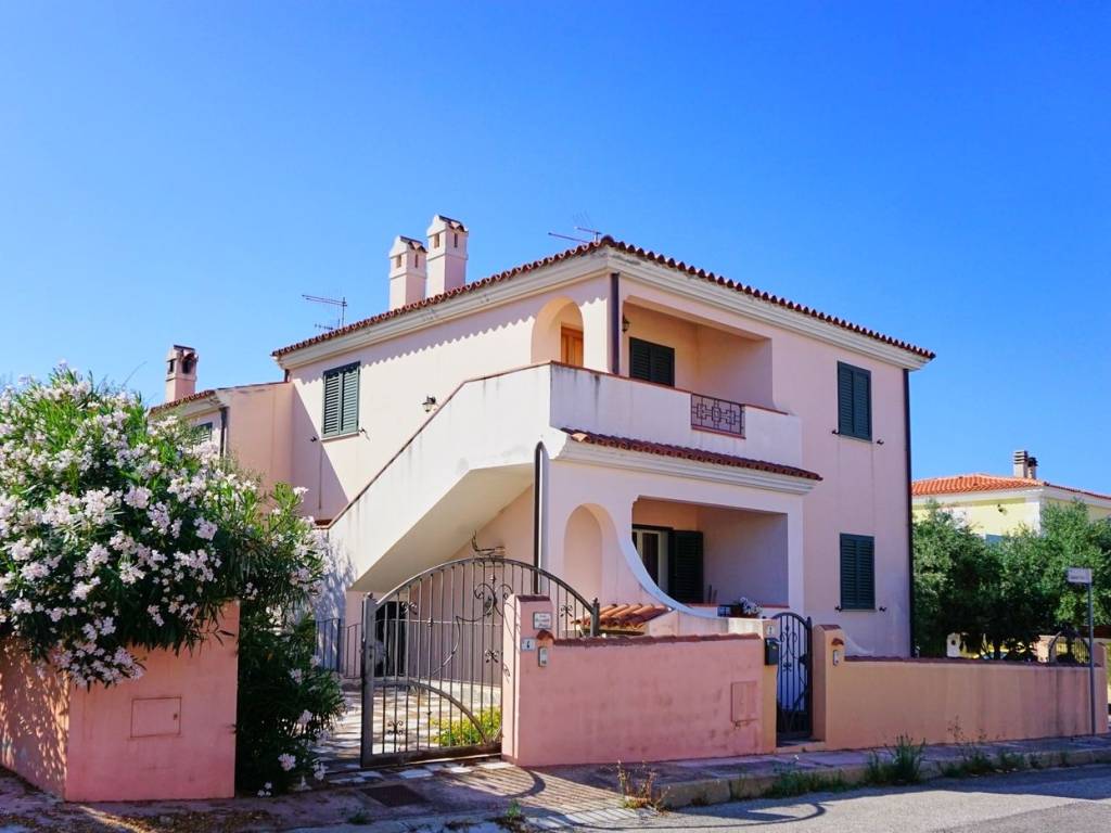 casa indipendente in vendita ad Orosei
